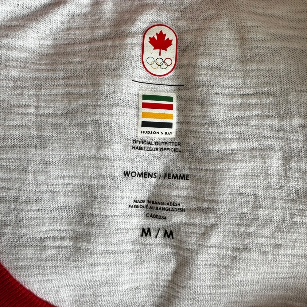 ✨2 for $20 Deal✨ Hudson’s Bay Team Canada Olympic Raglan Shirt M - Picture 7 of 9